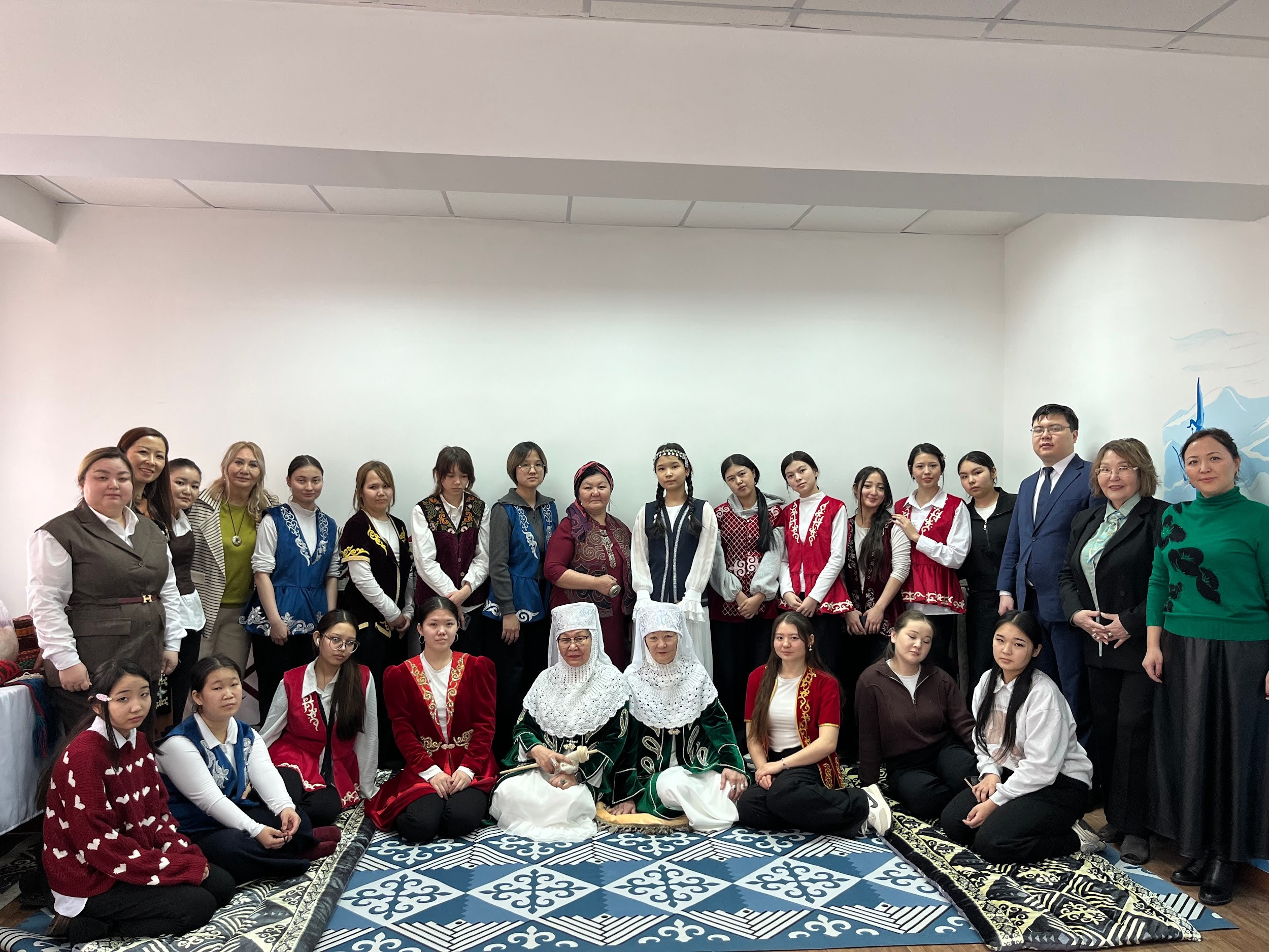 Ұлттық нақыш ұлықталған күн: Алматыда қолөнер шеберлік сабағы өтті