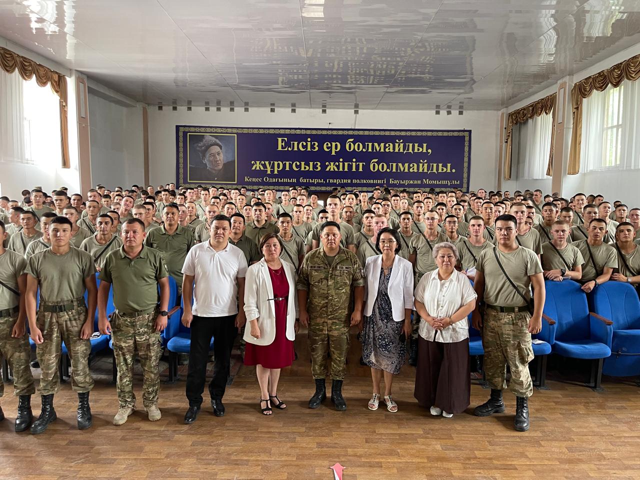 Военнослужащим разъяснили основные принципы Конституции