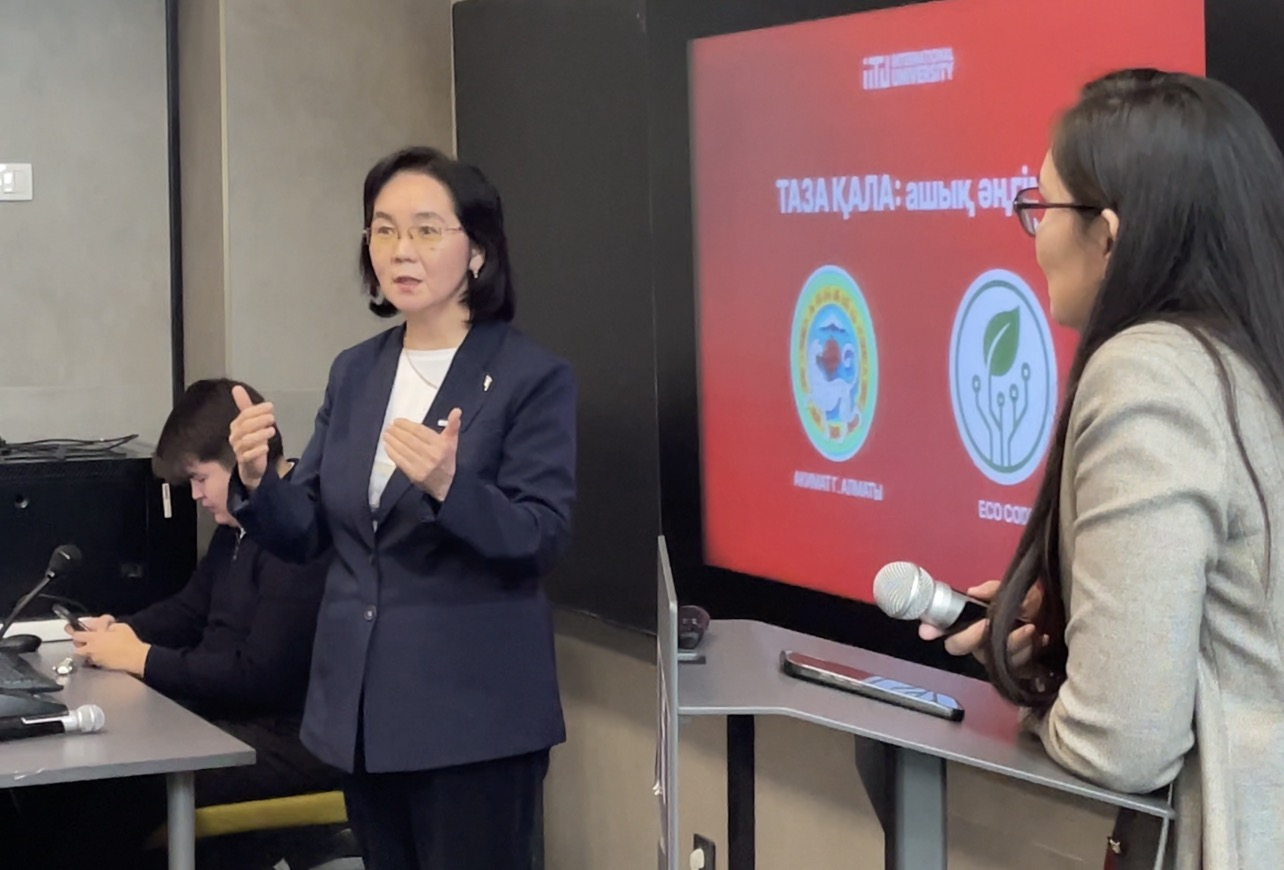 «Таза қала: ашық диалог» тақырыбында студенттермен кездесу